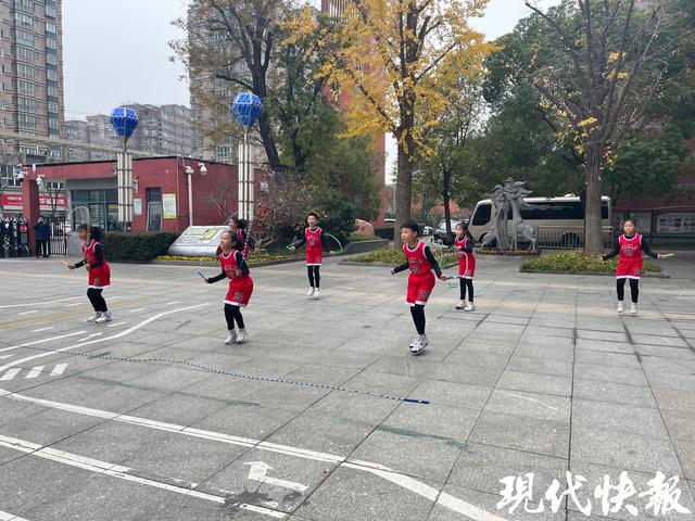 19体育入口中小学体育课如何“天天见”？在江苏看见活动加“宿”度(图2)